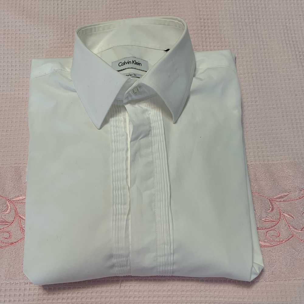 Calvin Klein men button down t shirt